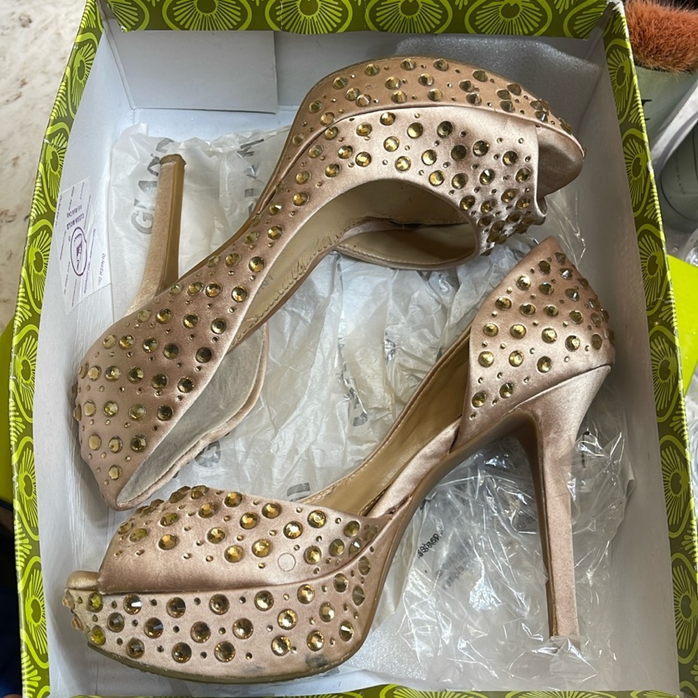 Gianni Bini Larissa light gold heels